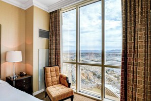 1 bedroom, desk, iron/ironing board, WiFi