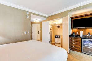 Fer et planche à repasser, Wi-Fi, literie fournie