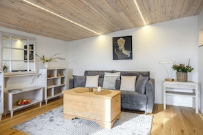 Apartment | In-room safe, desk, laptop workspace, iron/ironing board - Lublin Residence (Lublin)