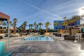 Pool - Elegant 1BR Suite at The Signature MGM 3102 (Las Vegas)