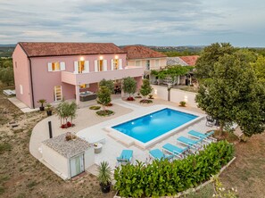 A two-story house with a swimming pool, outdoor seating, and a garden. - Villa Rosea Domus Zadarvillas (Benkovac)
