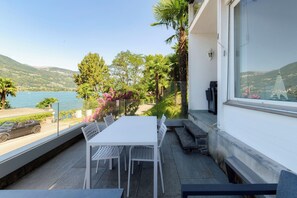 Deluxe appartement, uitzicht op meer | Balkon