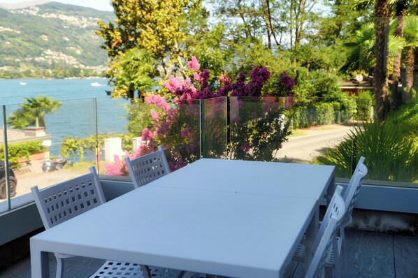 Deluxe Condo, Lake View | Balcony