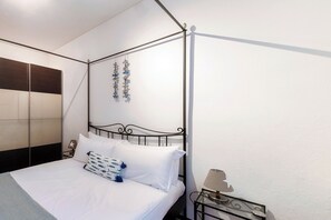 Appart'hôtel Deluxe, vue lac | Couette en duvet d'oie, fer et planche à repasser, draps fournis