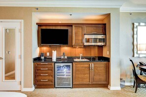 Fridge, microwave, coffee/tea maker, toaster