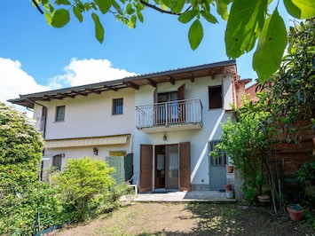 BĂątiment, FenĂȘtre, Zone RĂ©sidentielle, Maison, Domicile, Porte, Balcon, Toit, Ătablissements Humains, Chalet
