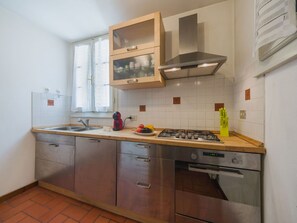 Mikrovågsugn, ugn och diskmaskin