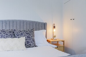 3 bedrooms, desk, iron/ironing board, travel crib