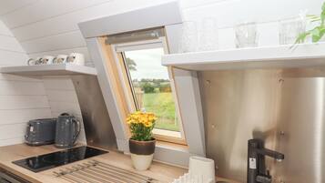 Cookware/dishes/utensils