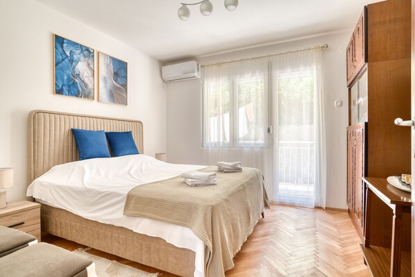 2 bedrooms, desk, iron/ironing board, free WiFi