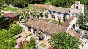 Front of property - Domaine de l'Insoupçonnée (Noves)