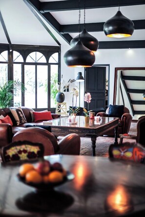 Coin salon dans le hall