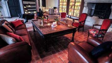 Coin salon dans le hall