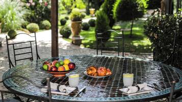 Dagelijks continentaal ontbijt inbegrepen