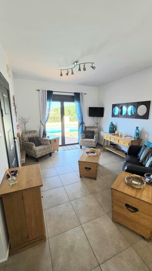 TV, DVD player, table tennis, books - Spinalonga View Villa (Eloúnda)