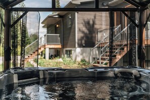 Outdoor spa tub - Summer Getaway | Hot Tub, Kayaking & Mountain Biking (Saint-Côme)