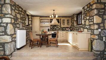 Deluxe Villa, Sea View | Private kitchen | Electric kettle