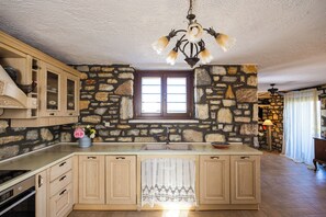 Deluxe Villa, Sea View | Private kitchen - Kaly Solana (Naxos)