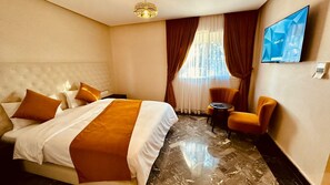 8 bedrooms, iron/ironing board, WiFi, bed sheets