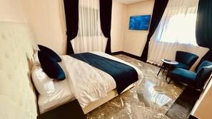 8 bedrooms, iron/ironing board, WiFi, bed sheets