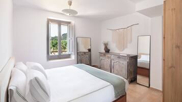 Junior Double Room, Vineyard View | In-room safe, blackout drapes, iron/ironing board, free WiFi