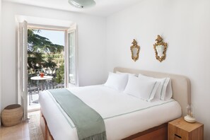 Superior Double or Twin Room, Patio, Vineyard View | In-room safe, blackout drapes, iron/ironing board, free WiFi - Hotel Dosterras (Marçà)