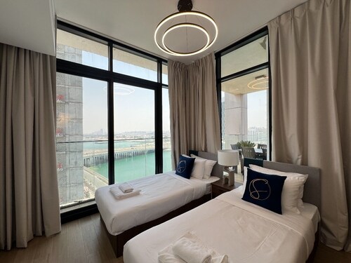 Spacious 3-bedroom apartment with WiFi, AC in wonderful Maryah Island, Abu Dhabi