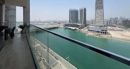 Spacious 3-bedroom apartment with WiFi, AC in wonderful Maryah Island, Abu Dhabi