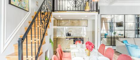 Comfort Apartment, Balcony, City View | Private kitchen | Fridge, microwave, oven, stovetop