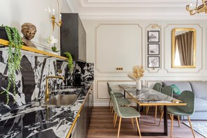 Apartment, Stadtblick | Eigene Küche | Kühlschrank, Mikrowelle, Ofen, Herdplatte