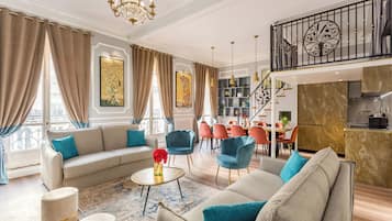 Apartment, Stadtblick | Wohnbereich