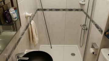 Dusche, Handtücher, Seife, Toilettenpapier