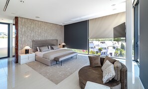 5 室のベッドルーム、アイロン / アイロン台、WiFi、ベッドシーツ