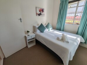 1 slaapkamer, een strijkplank/strijkijzer, wifi, beddengoed