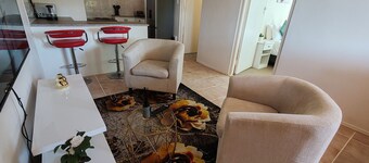 Charming 1-bedroom cottage with WiFi and AC in enchanting Makhanda