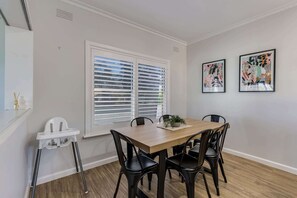 Dining - Kennington House, 3BR Home in Bendigo City (Kennington)