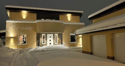 Spacious 5-bedroom villa with beautiful panoramic view!!