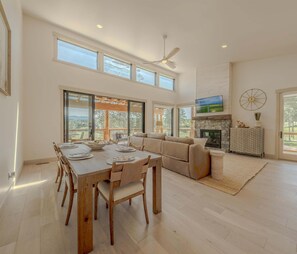 Télévision, cheminée