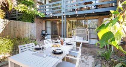 Perfectly positioned 2-bed, 2-bath home, moments from iconic Airlie Beach