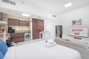 Iron/ironing board, WiFi, bed sheets