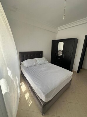 2 bedrooms, WiFi - Beach & Comfort Stay in Martil: Garden, Terrace, WiFi, Free Parking & 2BR Appt (Martil)