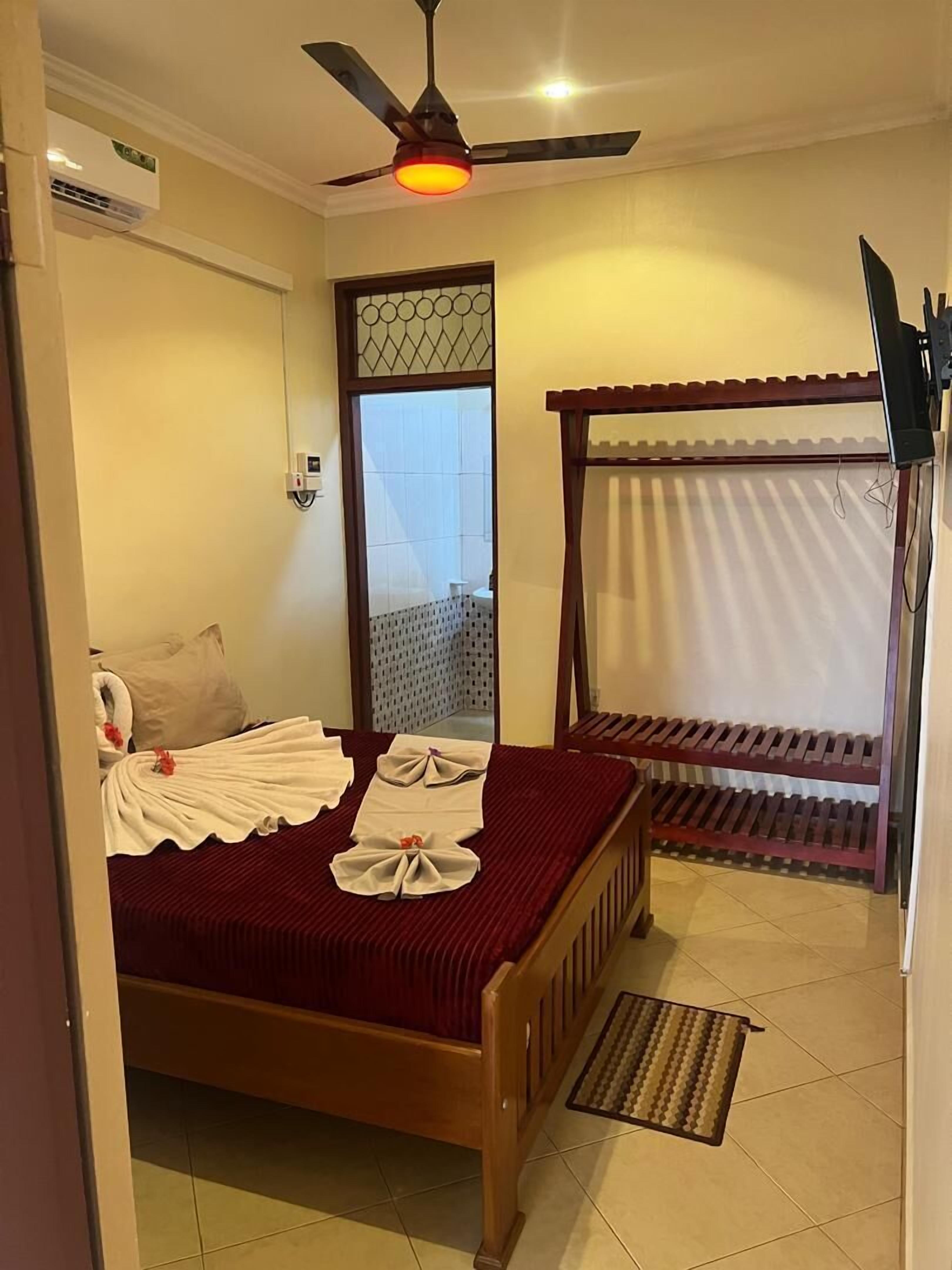 Enkeltrom – comfort | Memory foam-senger, safe på rommet og individuelt dekorert