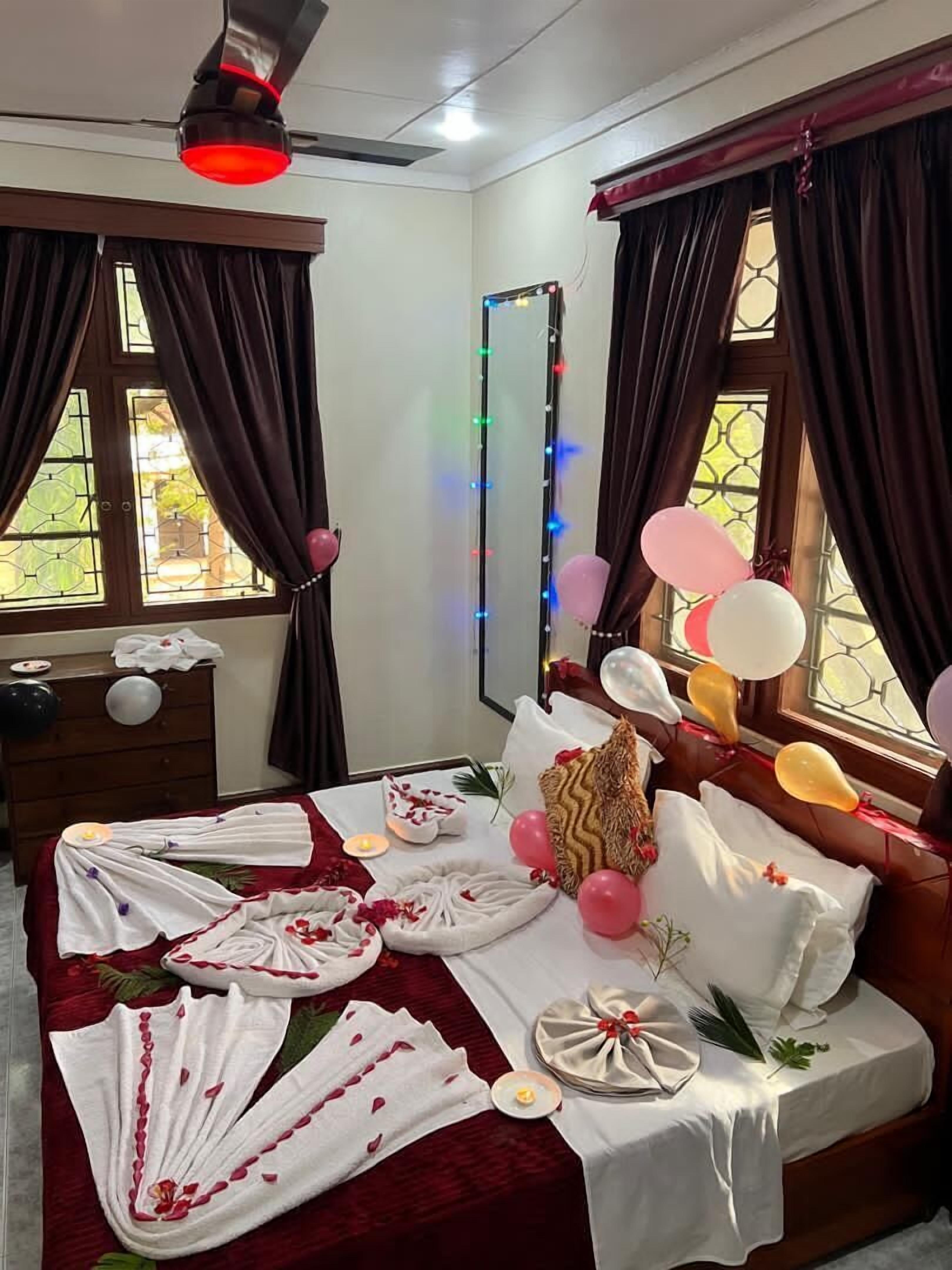 Memory foam-senger, safe på rommet og individuelt dekorert