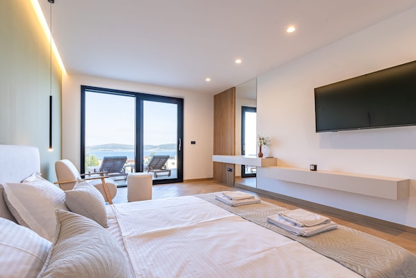4 chambres, lits bébé (gratuits), draps fournis