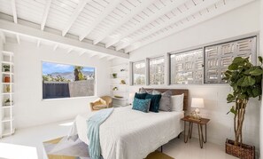 4 bedrooms, iron/ironing board, Internet, bed sheets