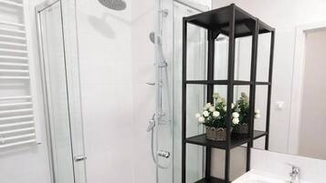 Standard Apartment | Bathroom