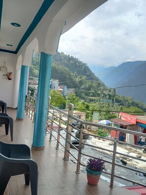 Mountain view - Satkar Hotel And Restuarant (Phata)
