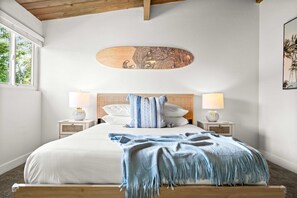 4 bedrooms, desk, iron/ironing board, WiFi