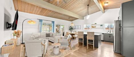 テレビ、書斎 / ワークスペース