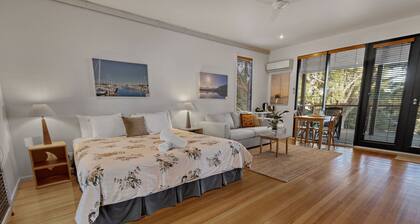 F&E Lakes Escape - East: A peaceful retreat nestled along the lakefront